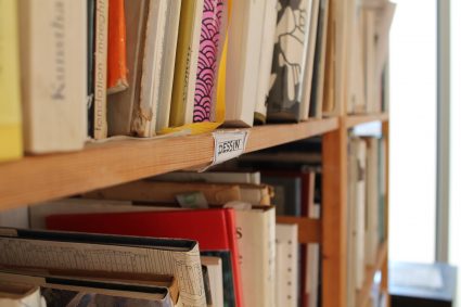 Atelier blanc : bibliothèque