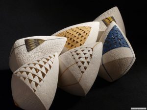 Fabrication de bijoux en porcelaine multicolore