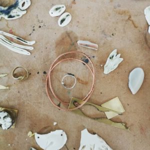 Bijoux céramique : sculpture métal et porcelaine N2 / Nuria Soley