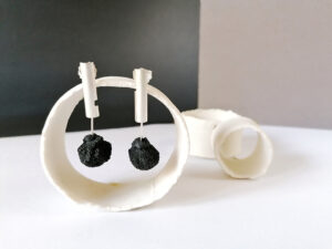 Bijoux sculptures en métal et porcelaine niveau 1 / Nuria Soley